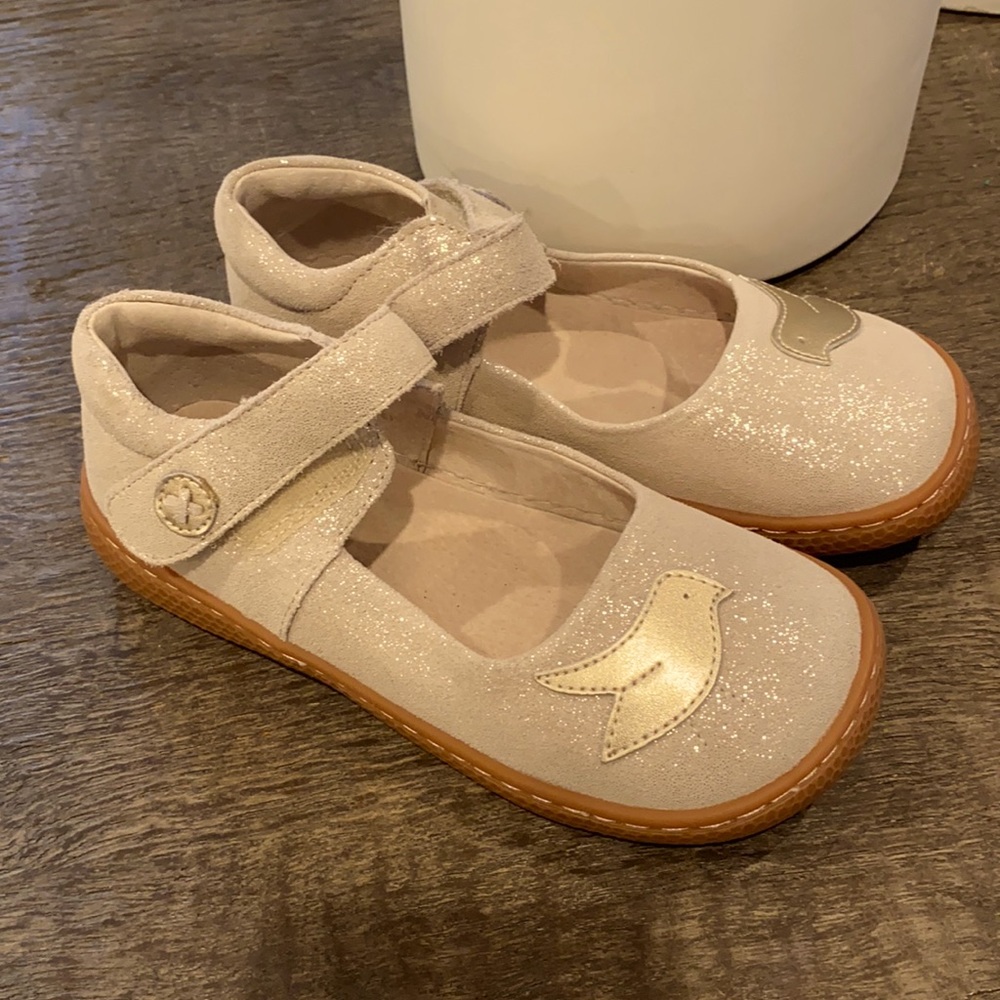 Girls shoes